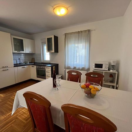 Burle Apartment With Free Private Parking Медулин Екстериор снимка