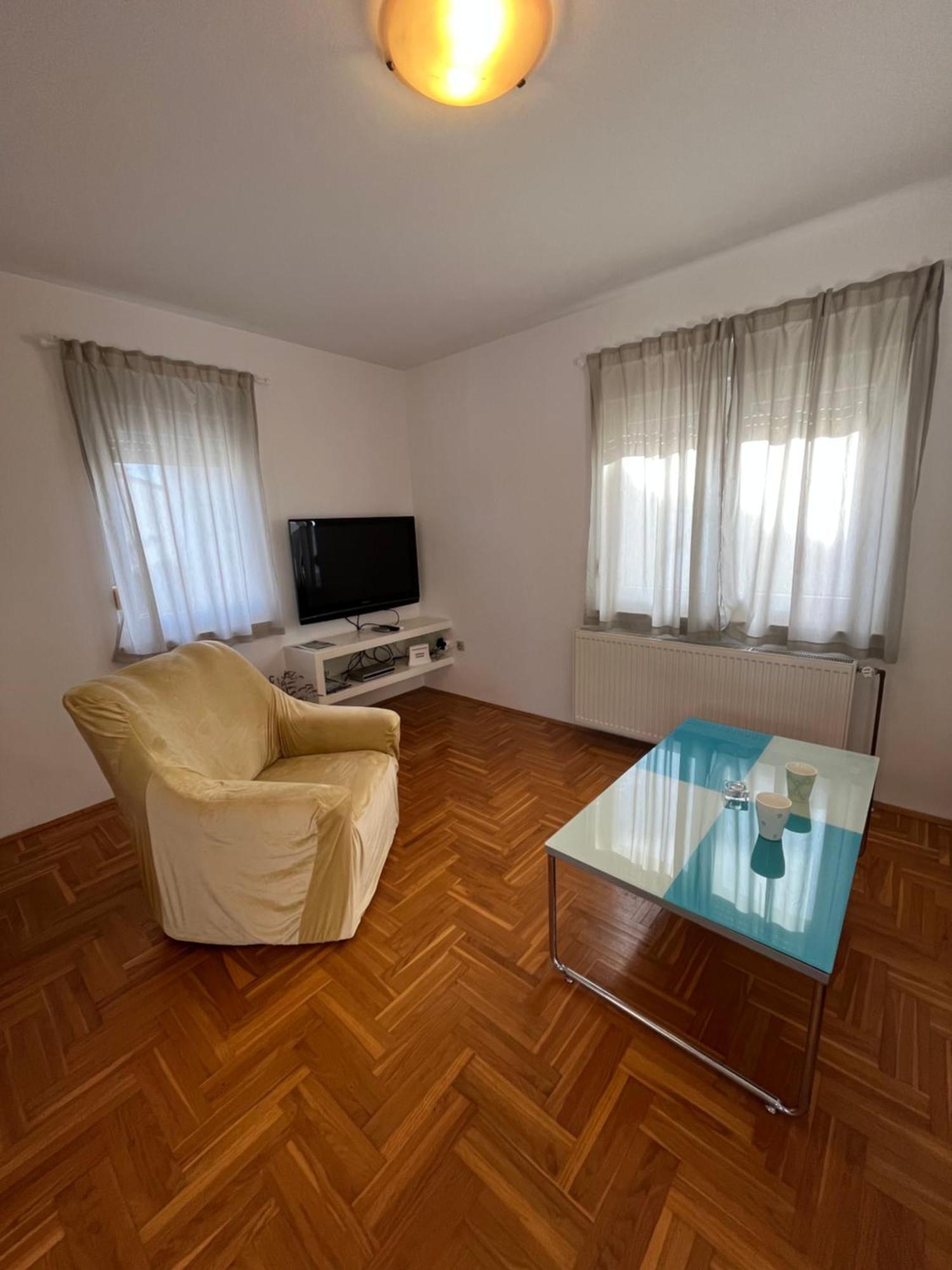 Burle Apartment With Free Private Parking Медулин Екстериор снимка